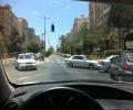 תמונות מצחיקות רק בישראל מכוניות עומדות בתוך הצומת בירוק