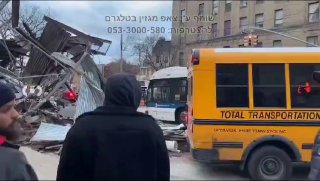 קריסת בניין: קריסת בניין חלקית ב-172 W Burnside Ave בברונקס. דיווחים...