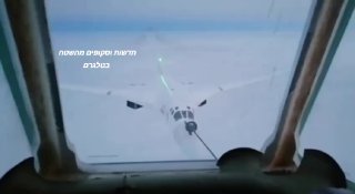 תדלוק בטיסה של המפציץ האסטרטגי Tu-160M...