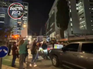 הפגנות סמוך לקריה בתל אביב...