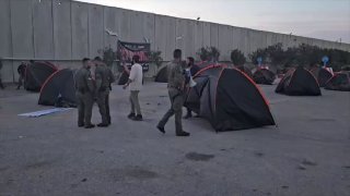משטרת ישראל מפנה אוהלים של מפגינים נגד סיוע הומניטרי לחמאס...