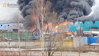 דיווח על שריפה במחסן גדול בשדה התעופה פולקובו בסנקט פטרבורג....