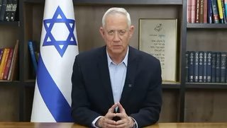 גנץ מטיל פצצה: לא נמשיך לשבת בממשלה אם החלטת הממשלה תעבור כחוק...