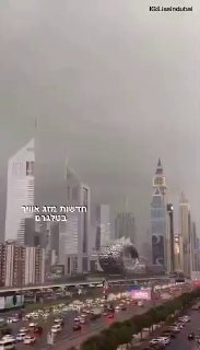 מחזה שלא רואים כל יום: ברק פגע בבורג' חאליפה בדובאי...