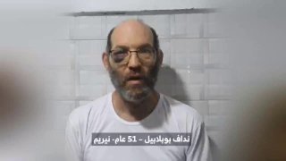חמאס מפרסם סרטון קצר ובו נראה החטוף נדב פופלוול, בן 51 שנחטף...