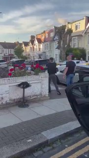 ניסיון פיגוע דקירה בלונדון: אישה נעצרה עם סכין בידה כאשר...