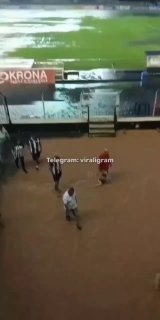 בברזיל, ברק פגע באיצטדיון כדורגל לאחר שהוחלט לבטל את המשחק...