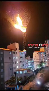 בברזיל, כדור פורח עלה באש ונחת ישירות על בניין דירות....