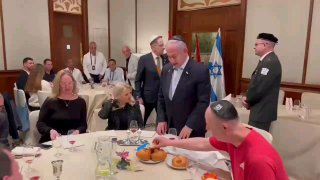 ראש הממשלה נתניהו מודה לחברי המשלחת להונגריה לפני הקידוש...