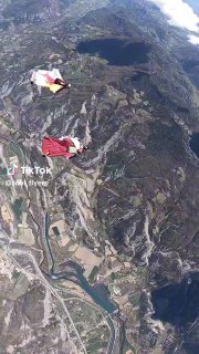 More 3 way carving with our CREATURE wingsuits from Squirrel🔥 Amazing freestyle suit for both skydiving and...