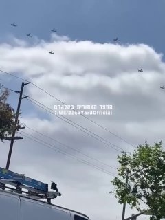 חיל האוויר האמריקאי תועד מעביר כוחות למערב ארצות הברית....