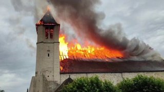 עוד קתדרלה נוצרית נשרפה היום 