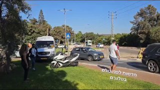 פעיל הליכוד יגאל מלכה, שחוסם כעת את הכניסה לקיבוץ יקום, ל׳רדיו...