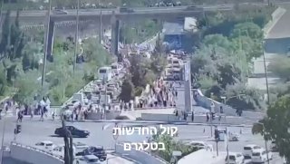 אנרכיסטים חסמו את דרך בגין בירושלים. כוחות גדולים של משטרה...