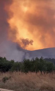 פיצוץ ענק במחסן תחמושת במרכז יוון על רקע שריפות...