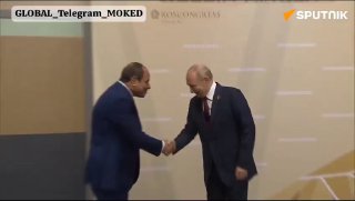 הרגע שבו קיבל נשיא רוסיה ולדימיר פוטין את מקבילו המצרי עבד...