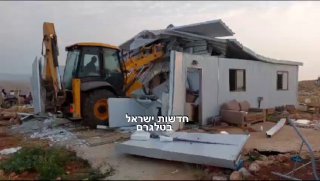 באופן חריג ממשלת הימין מפנה יהודים - בשעות הבוקר המוקדמות...