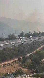 שריפה גדולה מתפתחת סמוך לנווה אילן וכביש מספר 1 בכניסה...