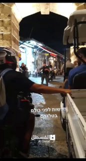 כוחותינו סוגרים את שערי הכניסה למסגד אל אקצא...