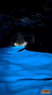 אחת ממערות הים הכי יוצאות דופן היא המערה הכחולה באיטליה....
