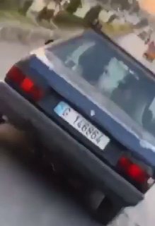 סרטון מסתובב של פרה בתוך רכב בדרך אל-מיניה בצפון לבנון. לבנון...