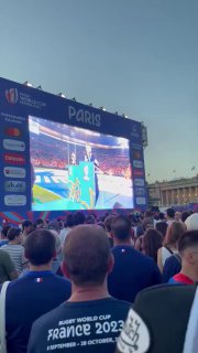 נשיא צרפת מקרון מקבל בוז מהקהל במהלך טקס הפתיחה של גביע העולם...