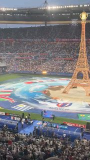נשיא צרפת מקרון מקבל בוז מהקהל במהלך טקס הפתיחה של גביע העולם...