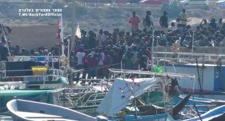 כ-7000 פליטים הגיעו לאי האיטלקי למפדוזה...