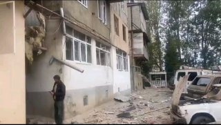 התקשורת הארמנית מפרסמת סרטון מאתר ההפצצה של אזרבייג'ן שפקדה...