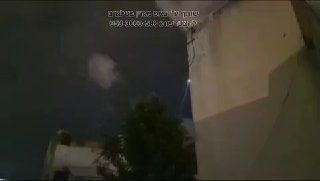 נתניה: מסוק משטרתי משתתף בסריקות באזור הקטטה, סמוך לשוק בעיר...