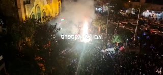 זיקוקים בכיכר פלסטין בטהרן לרגל 