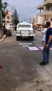 תושבי נקורה בדרום לבנון מאלצים ג'יפ של יוניפי