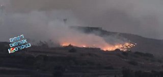 הלבנונים מדווחים על פצצות תבערה שגרמו לשרפות בצד הלבנוני...
