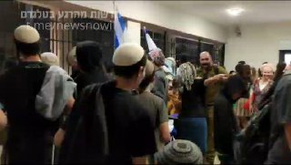 150 מפגינים מול בית המשפט הצבאי לשחרר את היהודי שחיסל מחבל...