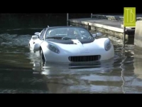 צפו: המכונית שצוללת מתחת למים