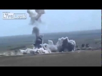 צפו: מכונית תופת של דאע''ש פוגעת במטען צד ועפה לשמיים