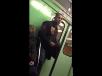 איש גונב לאישה את האייפון ברכבת - חובה צפייה