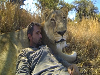 בתוך חייהם של האריות והצבועים עם מצלמת GoPro