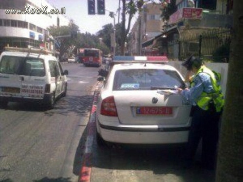 תמונת לחסום מדרכה אבל העיקר שיהיה דו"ח