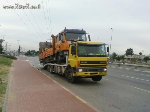 ככה באות משאיות לעולם