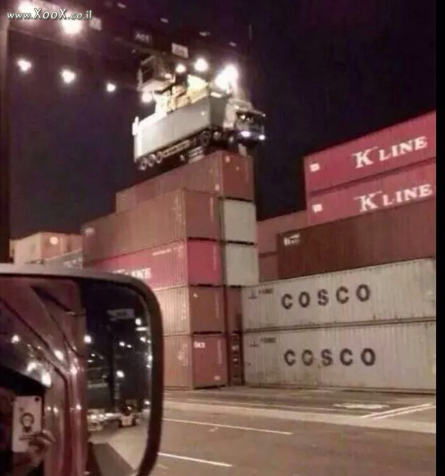 תמונת נמל חיפה, הנהג שכח לנתק את המכולה מהמשאית