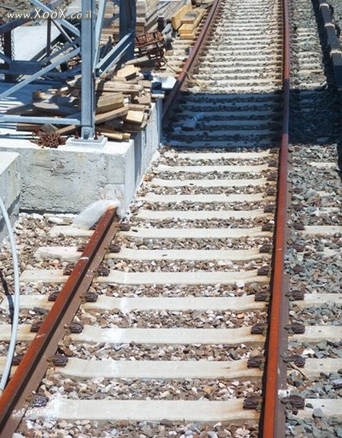 תמונת מכשול במסילת הרכבת