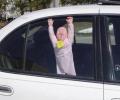 תמונות מצחיקות בובת תינוק מיוחדת לרכב