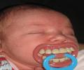 תמונות מצחיקות מוצץ לתינוק