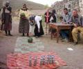 תמונות מצחיקות משחק באולינג בכפר עיראקי