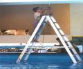 תמונות מצחיקות תיקון גגות בבריכה